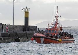 Imagen de archivo de un rescate de Salvamento Marítimo de migrantes en costas canarias.