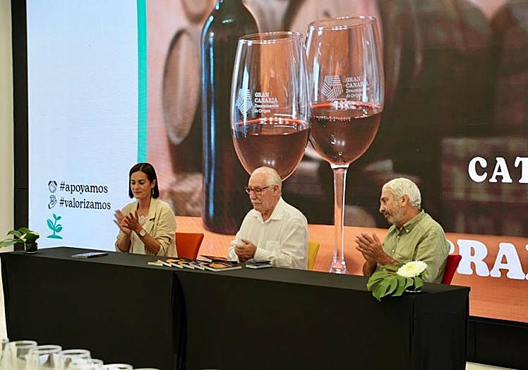 Sandra Armas, Miguel Hidalgo y JuanSantiago Garía en la imagen de izquierda a derecha.