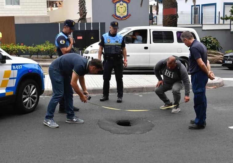Las autoridades trabajan en la zona para evitar accidentes.