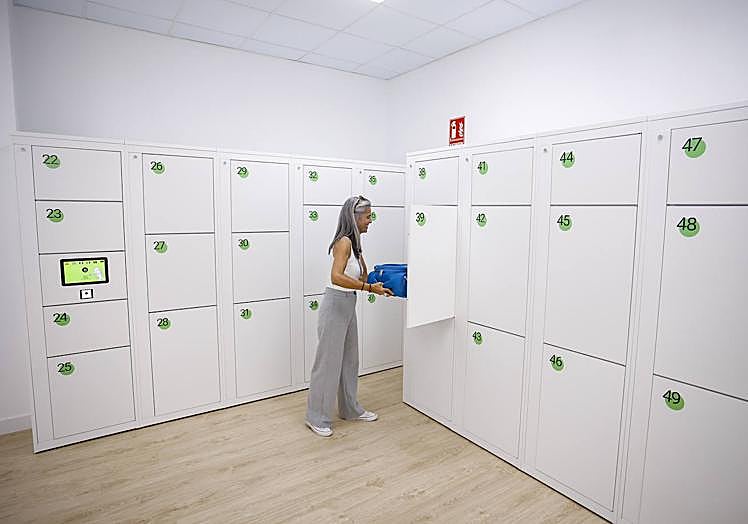 Imagen principal - Instalaciones del negocio. Iker y Laura Lázaro, que junto a su madre, Izaskun Soraluce, lo han impulsado.