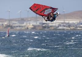 Espectacular salto de Liam Dunkerbeck, que se corona en Pozo Izquierdo.