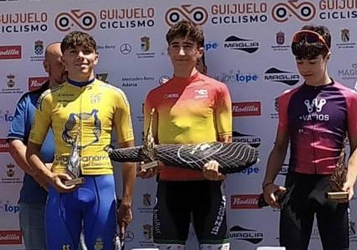 Matías Peñate, primero por la izquierda, en el podio de Guijuelo.