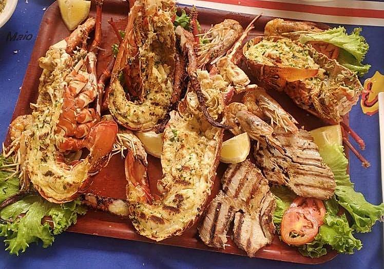 Parrillada pescado, langosta de George´s