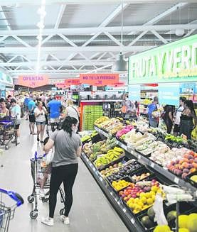 Imagen secundaria 2 - Imágenes de diferentes supermercados ALDI en las Islas Canarias.