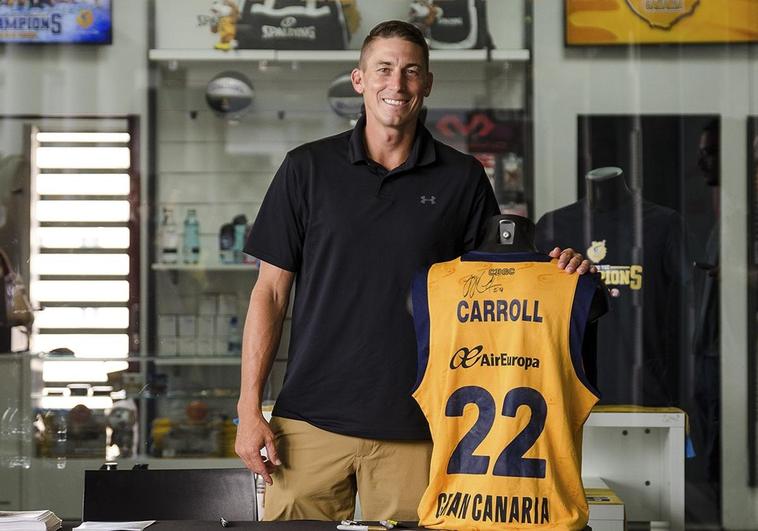 Jaycee Carroll sonríe durante la entrevista realizada en la tienda oficial del club claretiano.