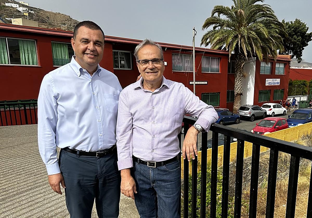 El alcalde de Guía, Pedro Rodríguez, junto al pregonero de las Fiestas de La Virgen 2023.