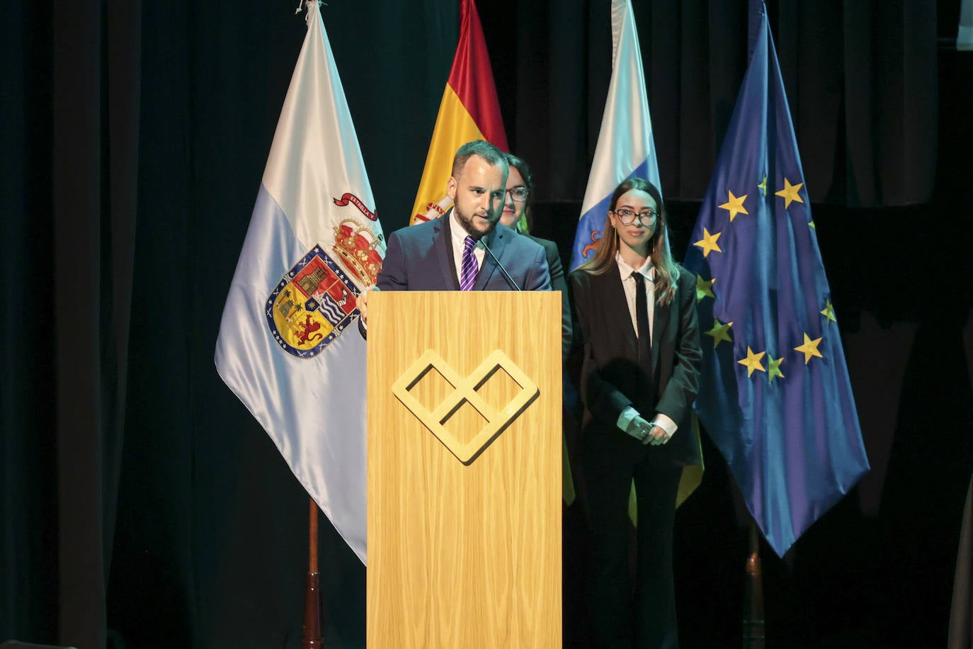 La Fernando Pessoa entrega las orlas en su nuevo paraninfo