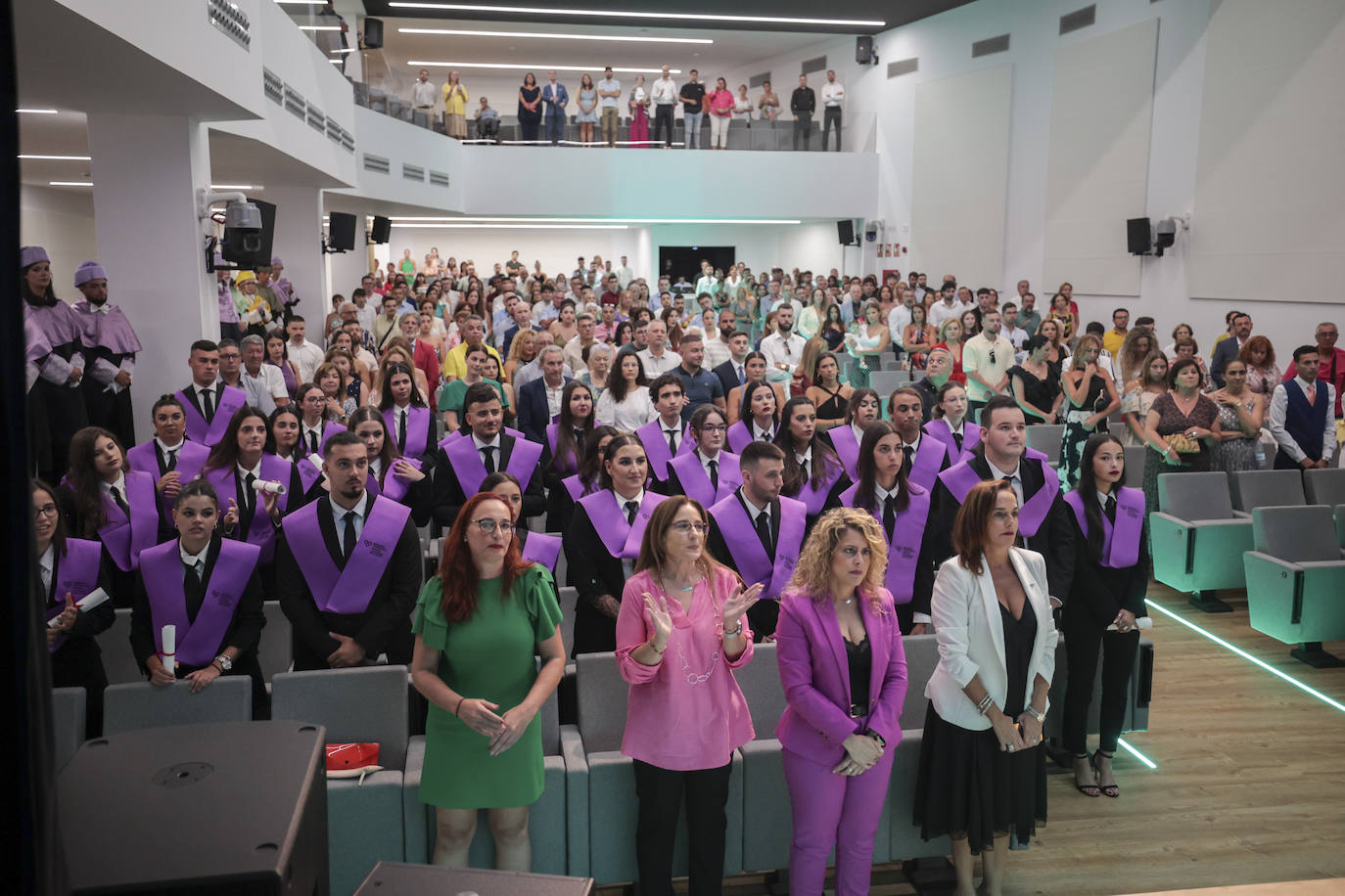 La Fernando Pessoa entrega las orlas en su nuevo paraninfo