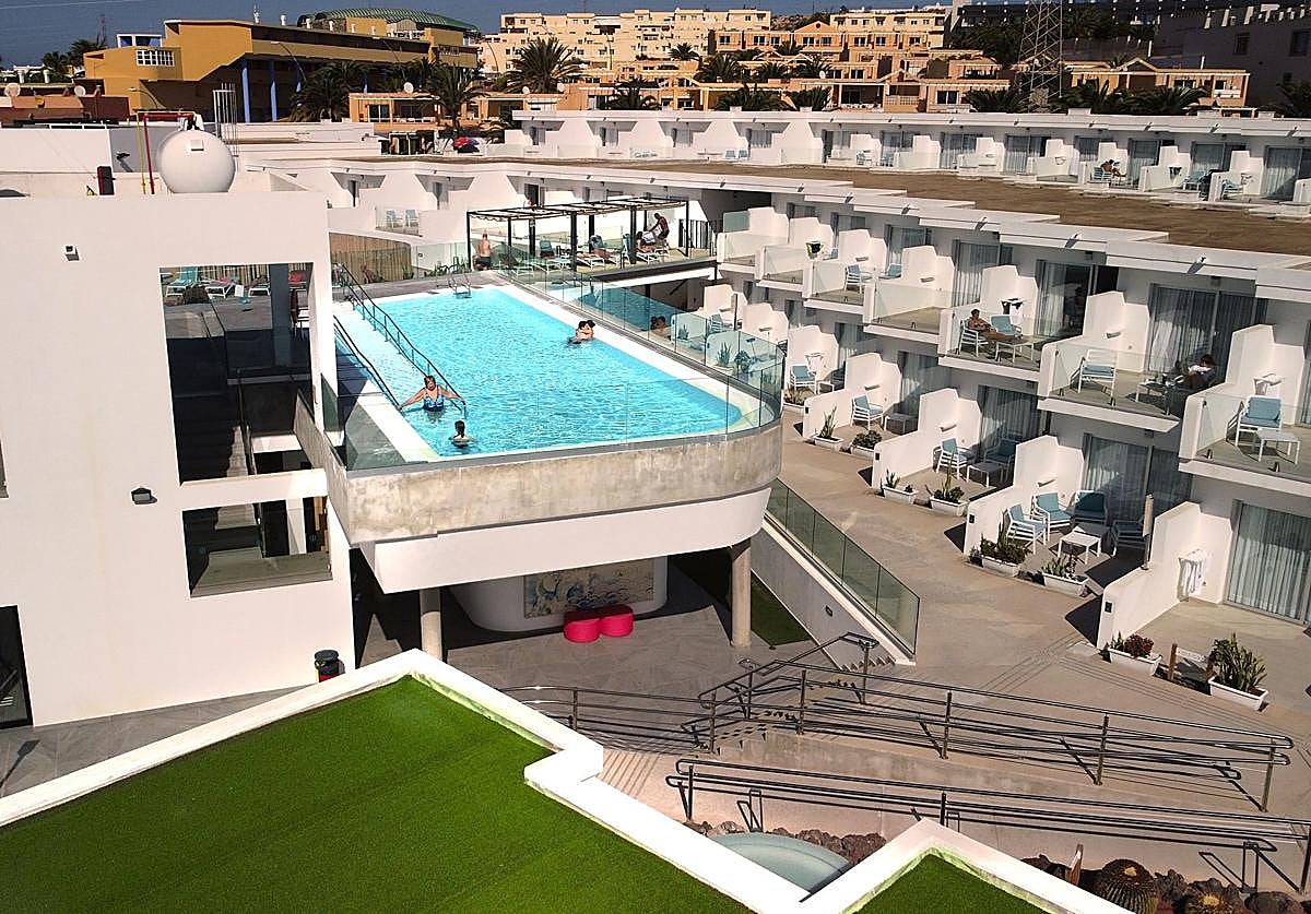 Piscina adaptada del hotel Taimar, en Costa Calma, en el municipio de Pájara.