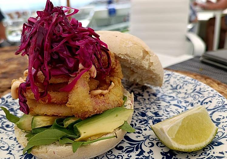 Bocadillos de calamares de Oxean Bar.