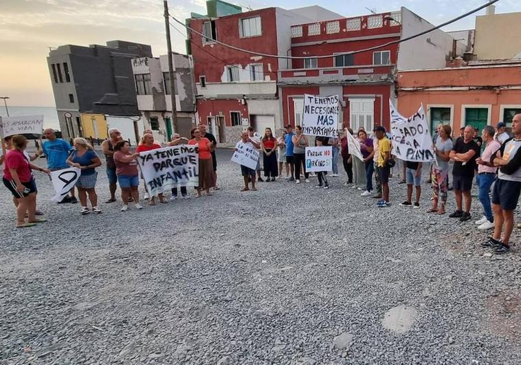 San Cristóbal se manifiesta en contra de las obras en el solar de Aguas de San Roque