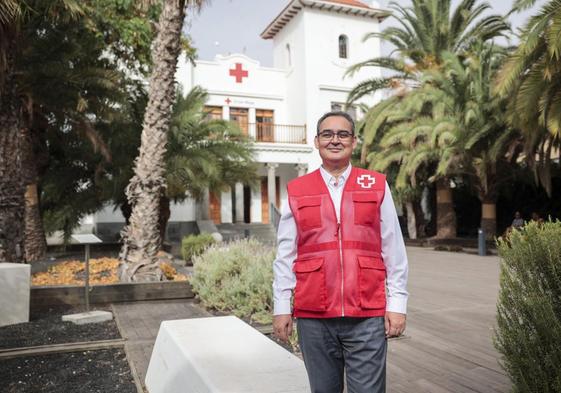 Carlos Ravelo, secretario general de Cruz Roja Las Palmas en la sede de la ONG, en la capital grancanaria.
