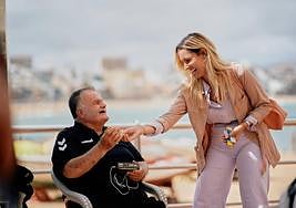María Fernández, durante su paseo por el paseo de Las Canteras.