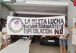 Pancarta de apoyo con la que acudirán integrantes del Foro por La Isleta a la manifestación.