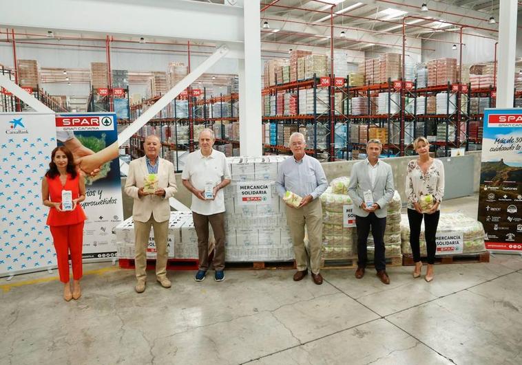 SPAR Gran Canaria dona dos toneladas de leche y gofio a la campaña 'Ningún hogar sin alimentos'