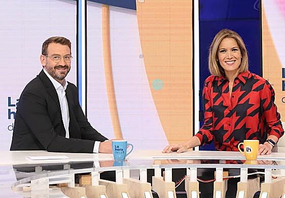 Marc Sala y Silvia Intxaurrondo, presentadores del programa 'La Hora de la 1'.