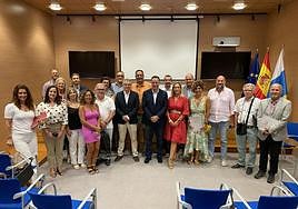 Foto de familia del consejero de Educación con representantes de sindicatos.
