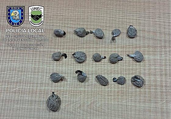 Aprehensión al detenido por la Policía Local.