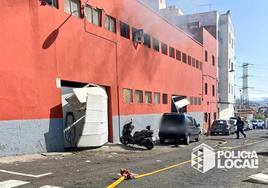 Herido grave un trabajador por una explosión en una fábrica de hielo en Tenerife