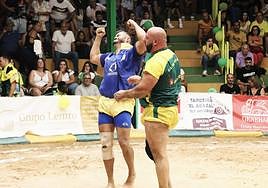 Carmelo Rodríguez se dejó llevar por la emoción ante Jonathan Estévez en la última agarrada.