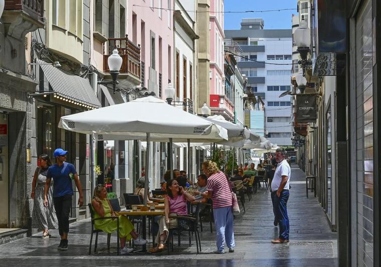 El Ayuntamiento capitalino sanciona a las terrazas de Cano por sobreaforo