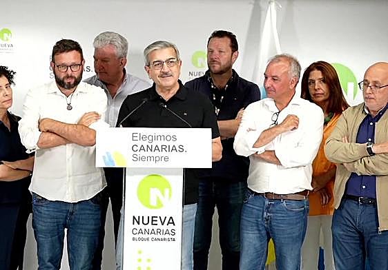 El presidente de Nueva Canarias, Román Rodríguez, junto al candidato al Congreso de los Diputados por la provincia de Las Palmas, Luis Campos.