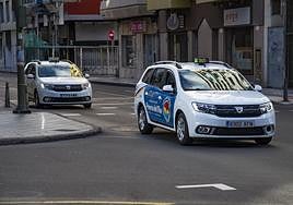 Imagen de dos taxis en la capital grancanaria.
