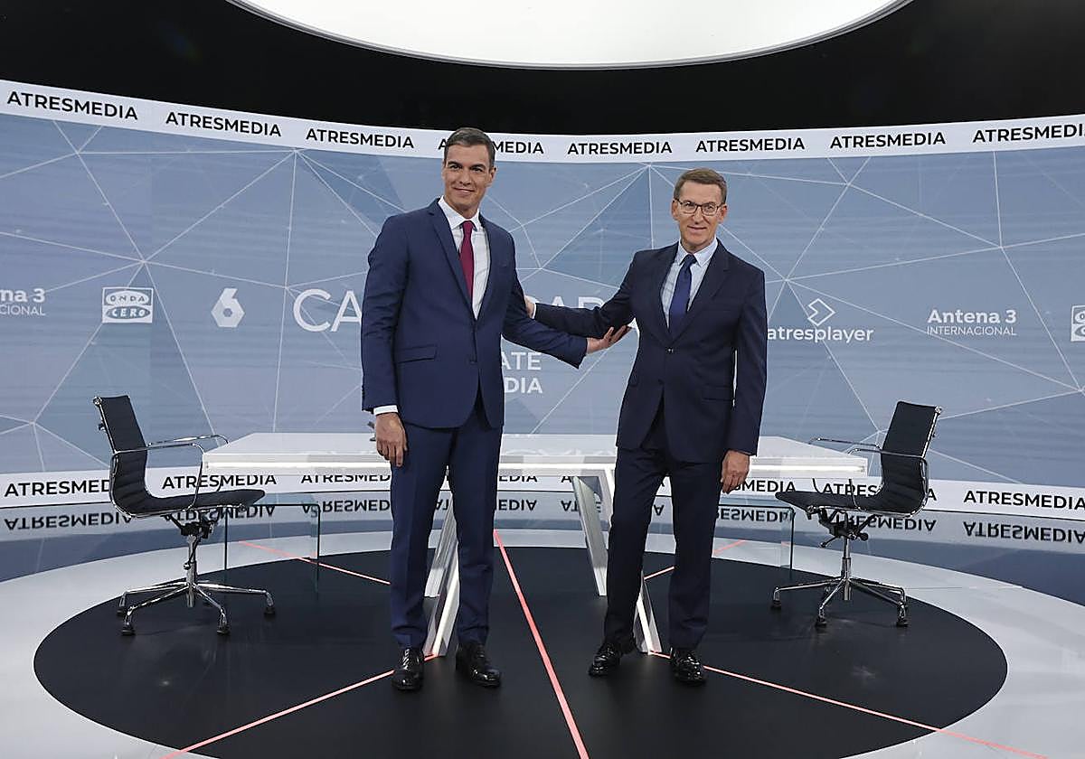 Foto de archivo del único cara a cara en la última campaña entre Pedro Sánchez y Alberto Núñez Feijóo.