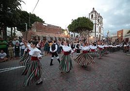 Pasacalles del Festival de Folklore de Ingenio
