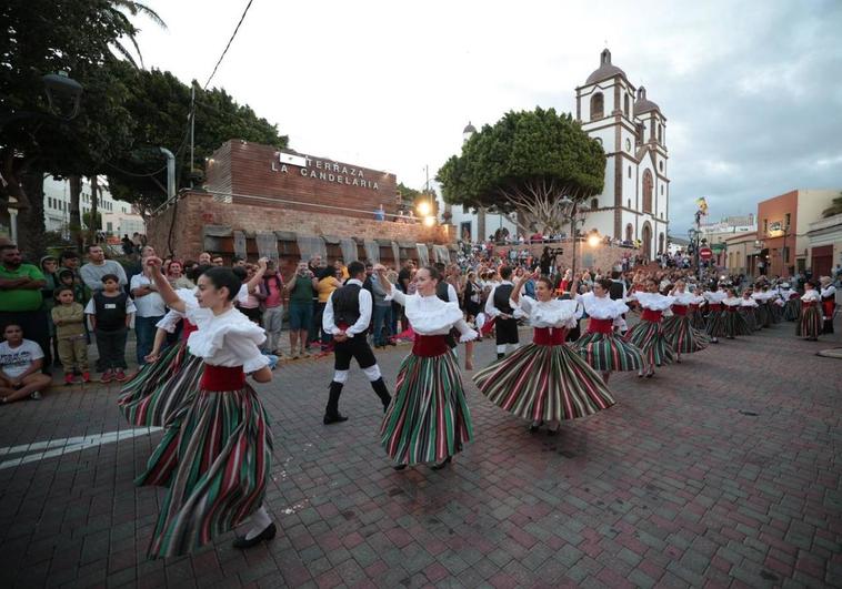 Pasacalles del Festival de Folklore de Ingenio