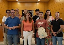 Daniel Tomás Pérez, en el recibimiento del Cabildo con su familia y equipo directivo del IES San Diego de Alcalá.