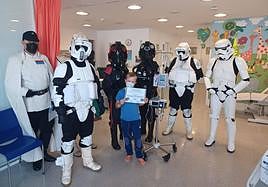Visita de los personajes de Star Wars al Hospital Universitario de Canarias.