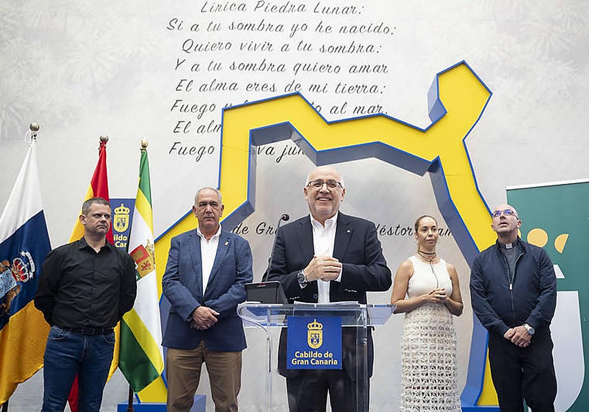 Acto de presentación en el Cabildo del programa de las fiestas del Pino de 2023.