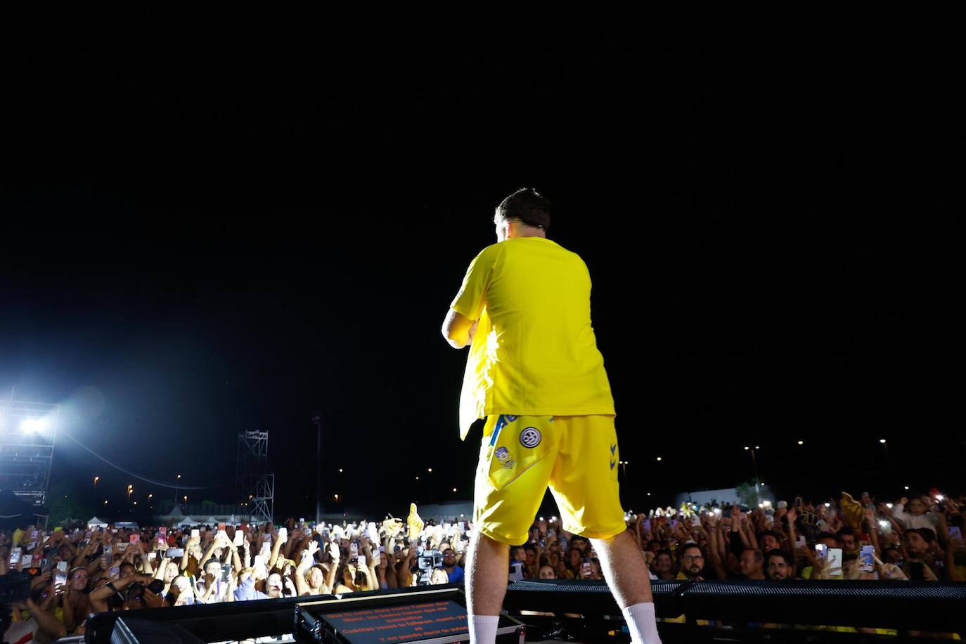 Quevedo pone la música y el público, la pasión