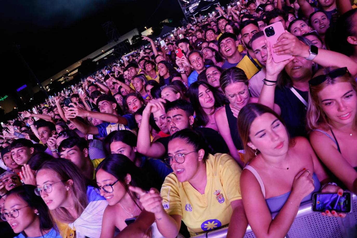 Quevedo pone la música y el público, la pasión