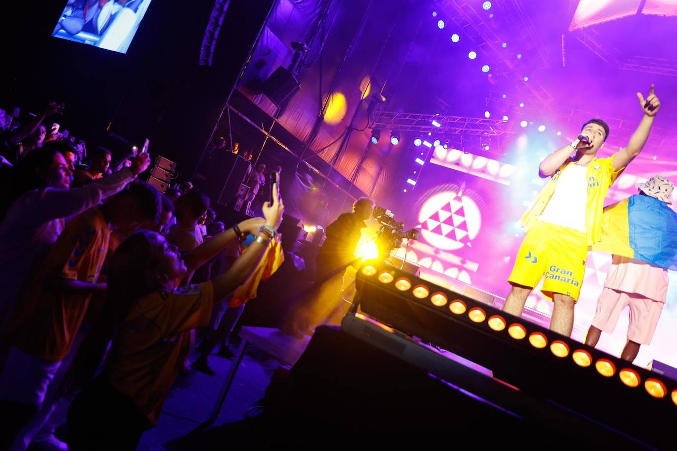 Quevedo pone la música y el público, la pasión