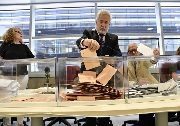 El voto extranjero, en pleno recuento a la espera de alguna sorpresa