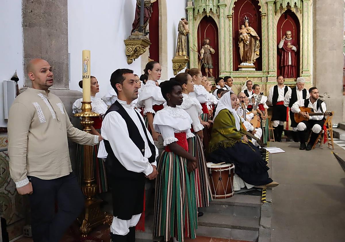 Una homilía con acento muy folclórico