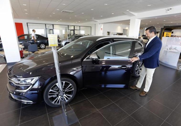 El ´rent a car' tira de las matriculaciones en julio, que crecen un 24%