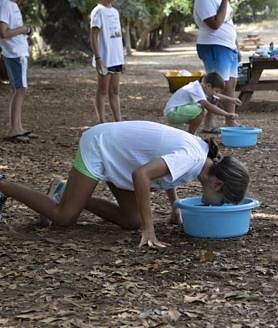Imagen secundaria 2 - Monitores y niños inician el día en Osorio.
