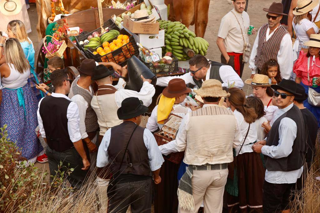 Ofrenda, bailes y carretas en la tradicional romería de San Lorenzo