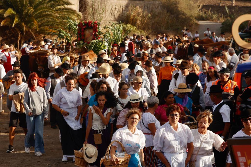 Ofrenda, bailes y carretas en la tradicional romería de San Lorenzo