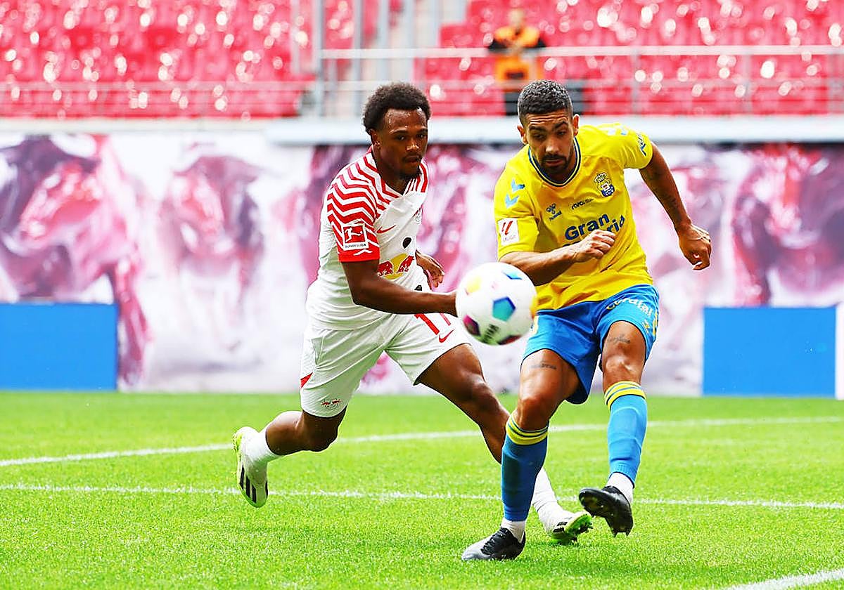 Álex Suárez, en el partido del pasado sábado ante el Leipzig en Alemania.