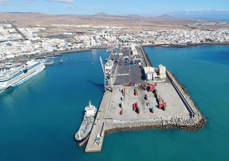 La capital y la isla hacen «piña y fuerza» contra su exclusión del consejo de Puertos del Estado