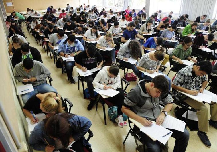El Cabildo de Gran Canaria ingresa las becas de estudios postobligatorios del curso 2022-2023