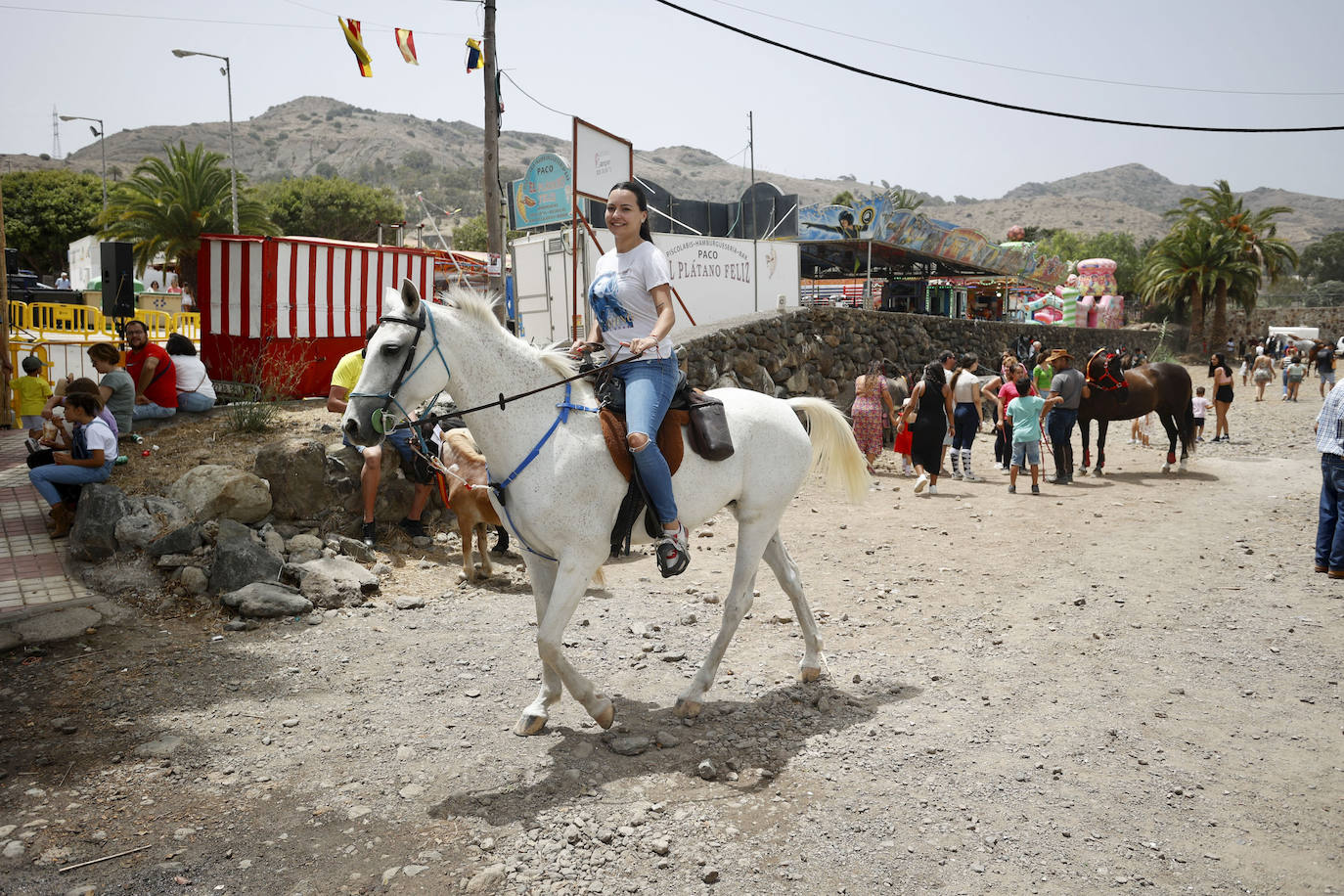 Una mujer monta su caballo este jueves en San Lorenzo.