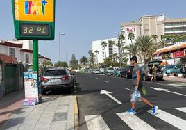 El termómetro llegaba a 32 grados a las 11.00 horas de este jueves en Playa del Inglés.