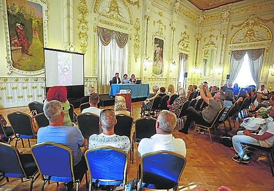 Acto de presentación en sociedad de la Asociación SOS Pinzón Azul de Gran Canaria en el Gabinete Literario.