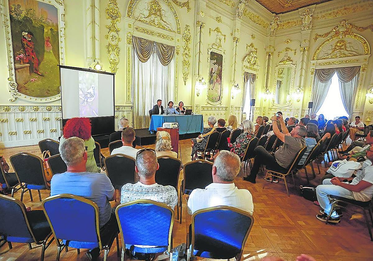 Acto de presentación en sociedad de la Asociación SOS Pinzón Azul de Gran Canaria en el Gabinete Literario.