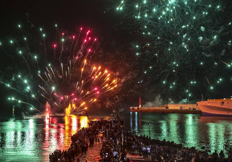 Retreta y fuegos acuáticos para una noche mágica en Agaete